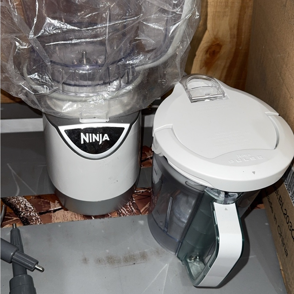 Ninja Blender with White and Gray Accents